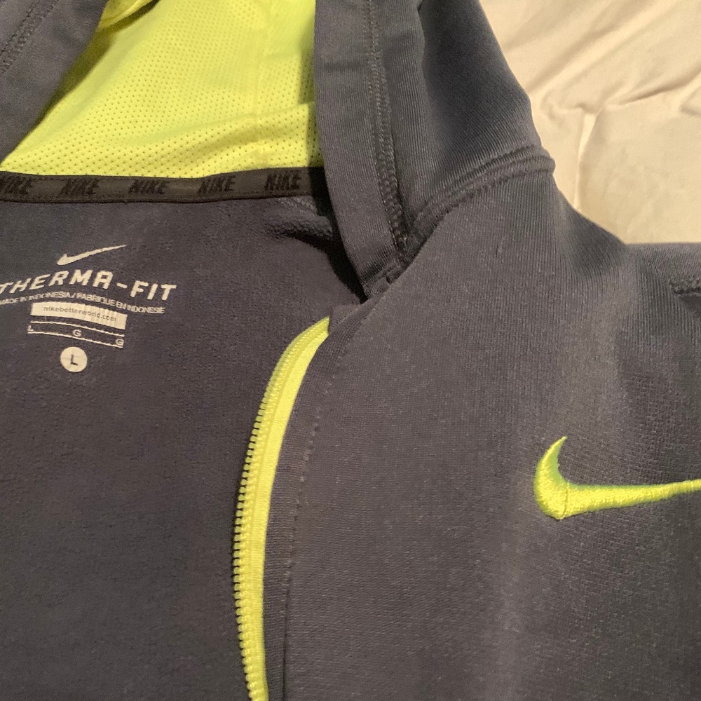 NIKE THERMA-FIT Boy's Gray Full Zip Up Hoodie. L